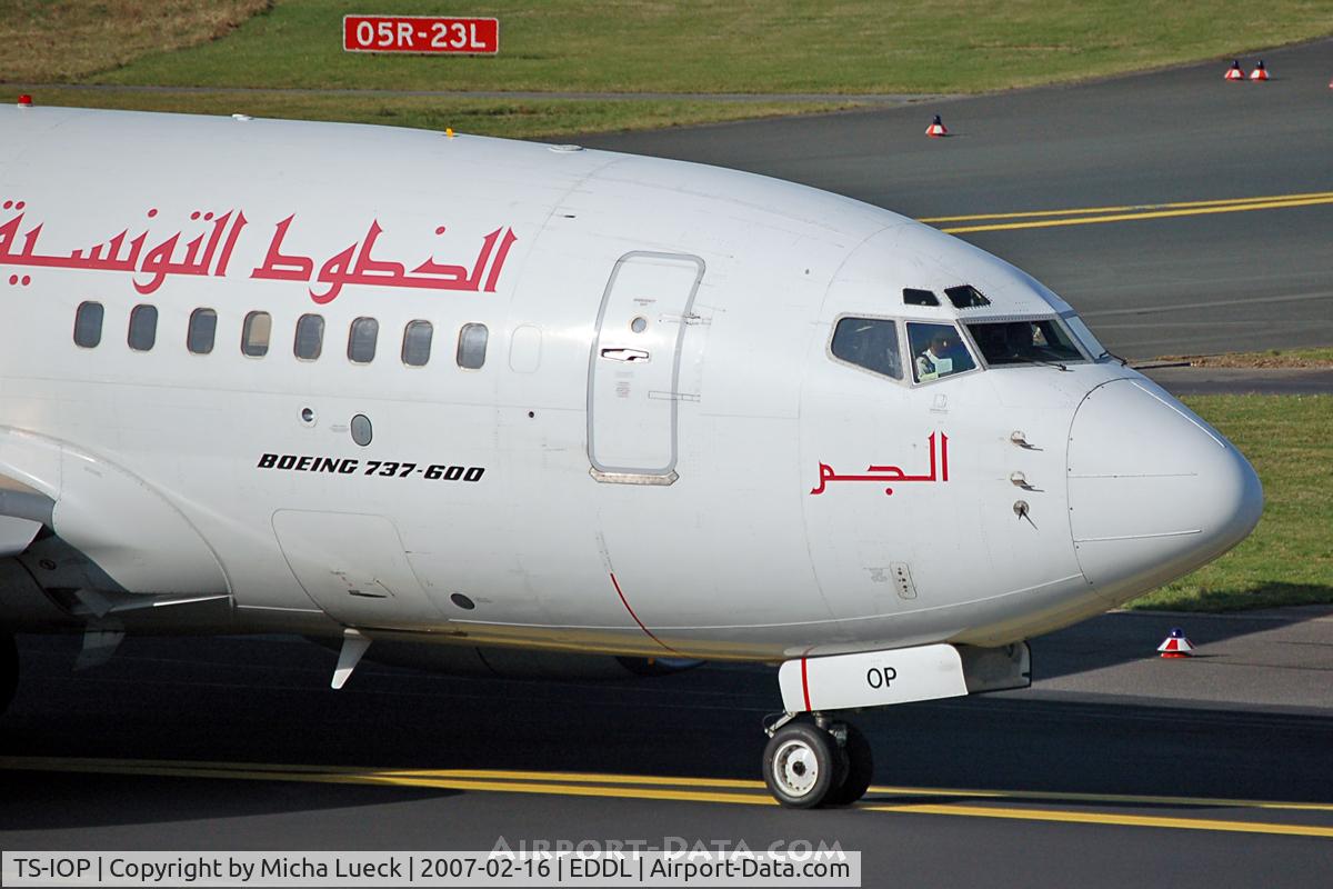 TS-IOP, 2000 Boeing 737-6H3 C/N 29500, Taxiing to the runway