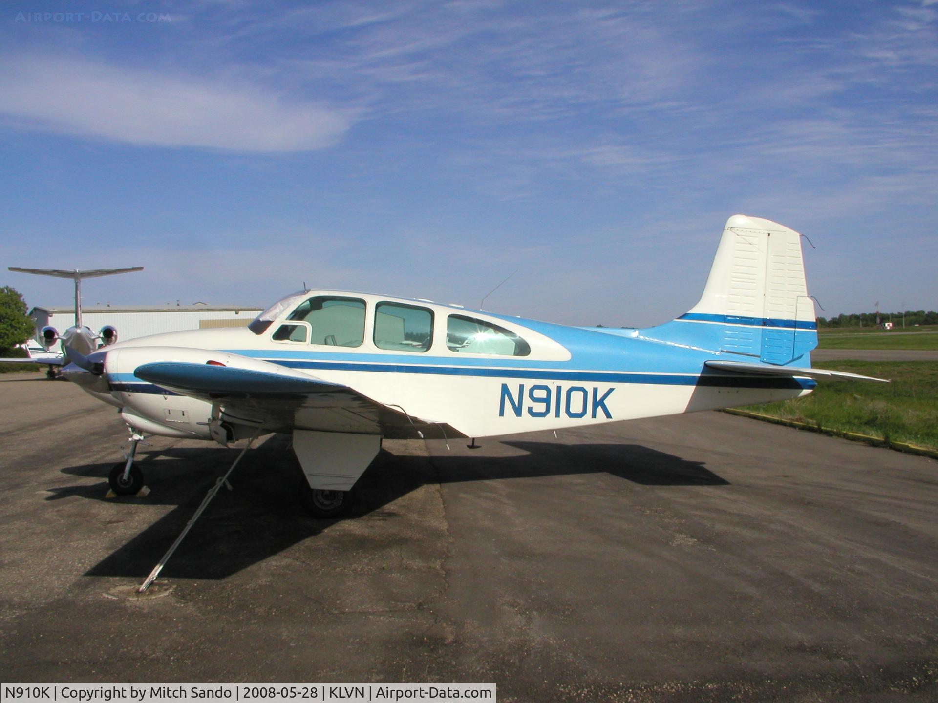 N910K, 1962 Beech B95A Travel Air C/N TD-499, Parked on the ramp.