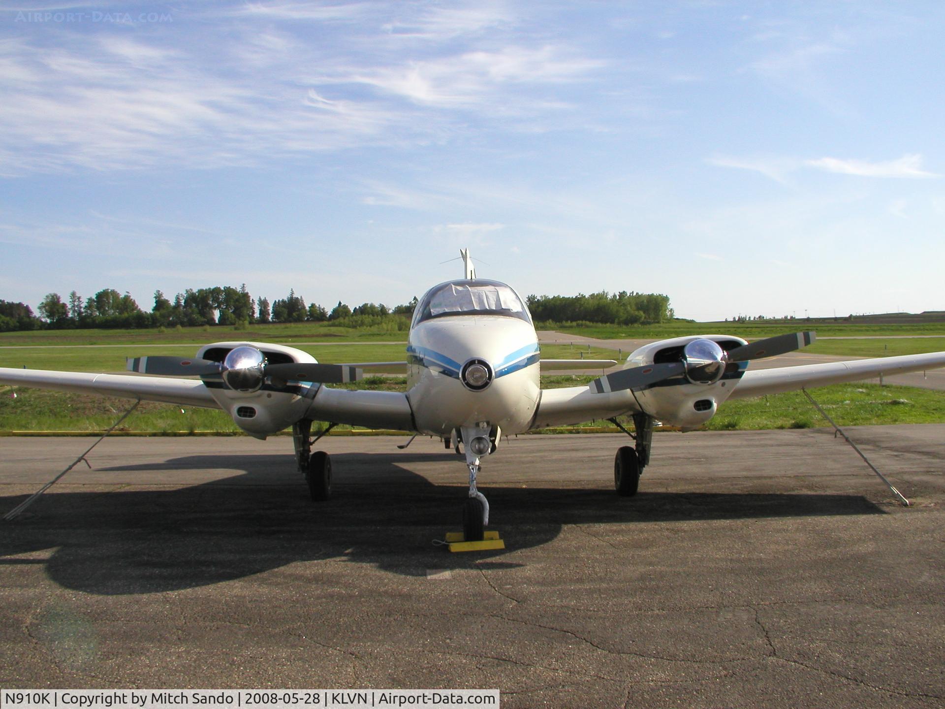 N910K, 1962 Beech B95A Travel Air C/N TD-499, Parked on the ramp.