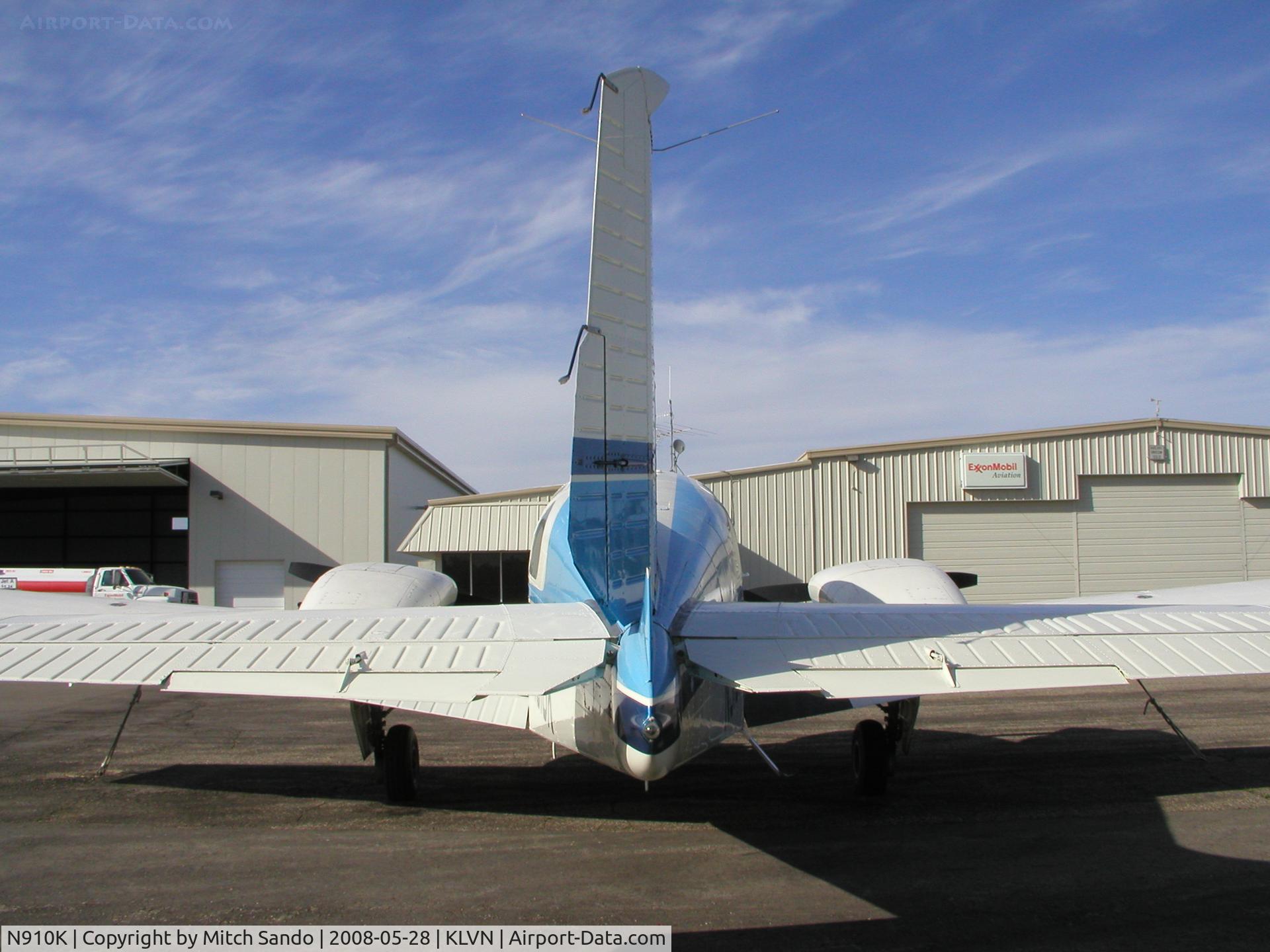 N910K, 1962 Beech B95A Travel Air C/N TD-499, Parked on the ramp.