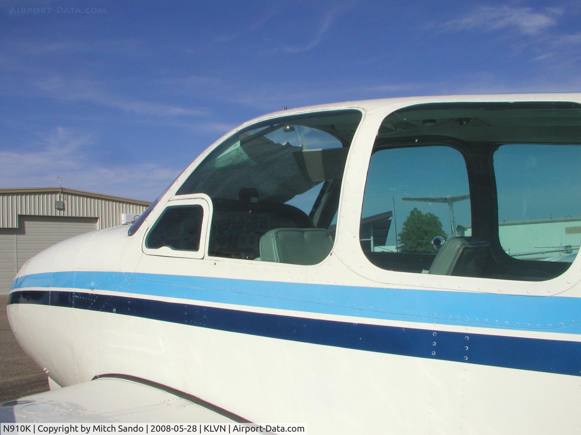 N910K, 1962 Beech B95A Travel Air C/N TD-499, Parked on the ramp.