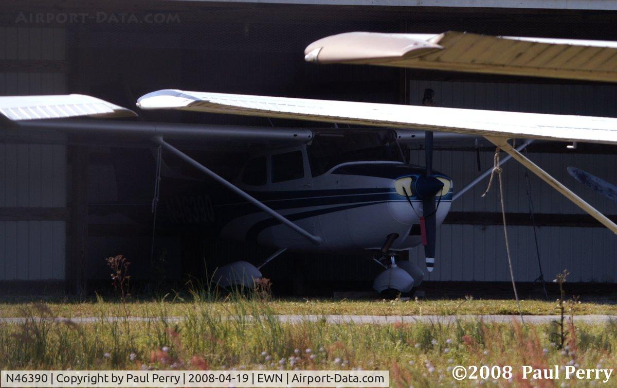N46390, 1968 Cessna 172K Skyhawk C/N 17257235, Sheilded from the glaring sun