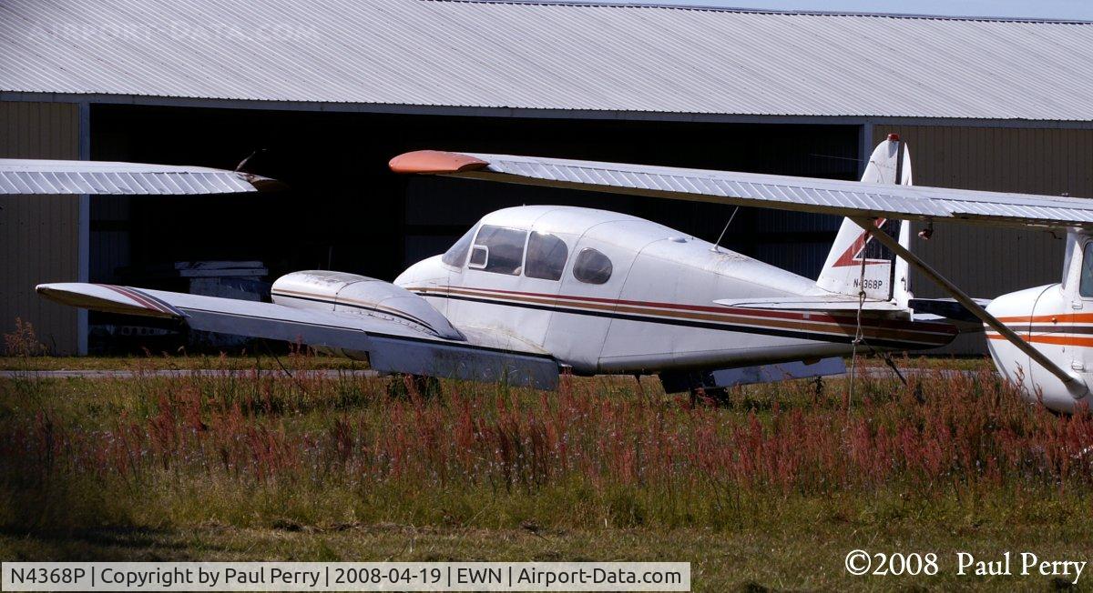 N4368P, 1959 Piper PA-23-160 Apache C/N 23-1868, Another of the Apaches on the 'picnic area'