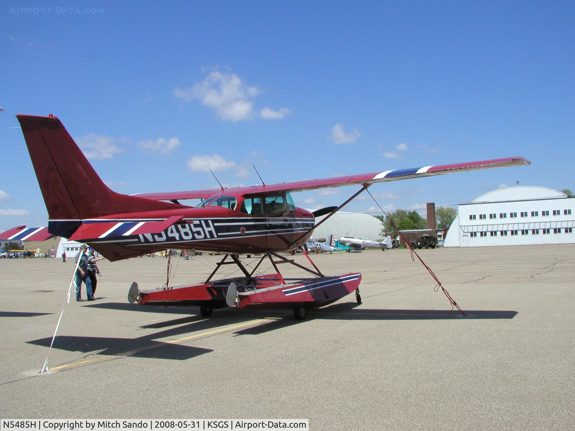 N5485H, 1975 Cessna 172M C/N 17265461, Fleming Field Fly-In 2008.