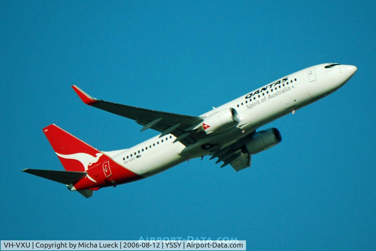 VH-VXU, 2003 Boeing 737-838 C/N 33761, Climbing out of Sydney