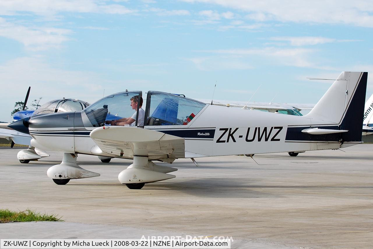 ZK-UWZ, Robin R-200-120B Ecole C/N 254, At North Shore Aerodrome