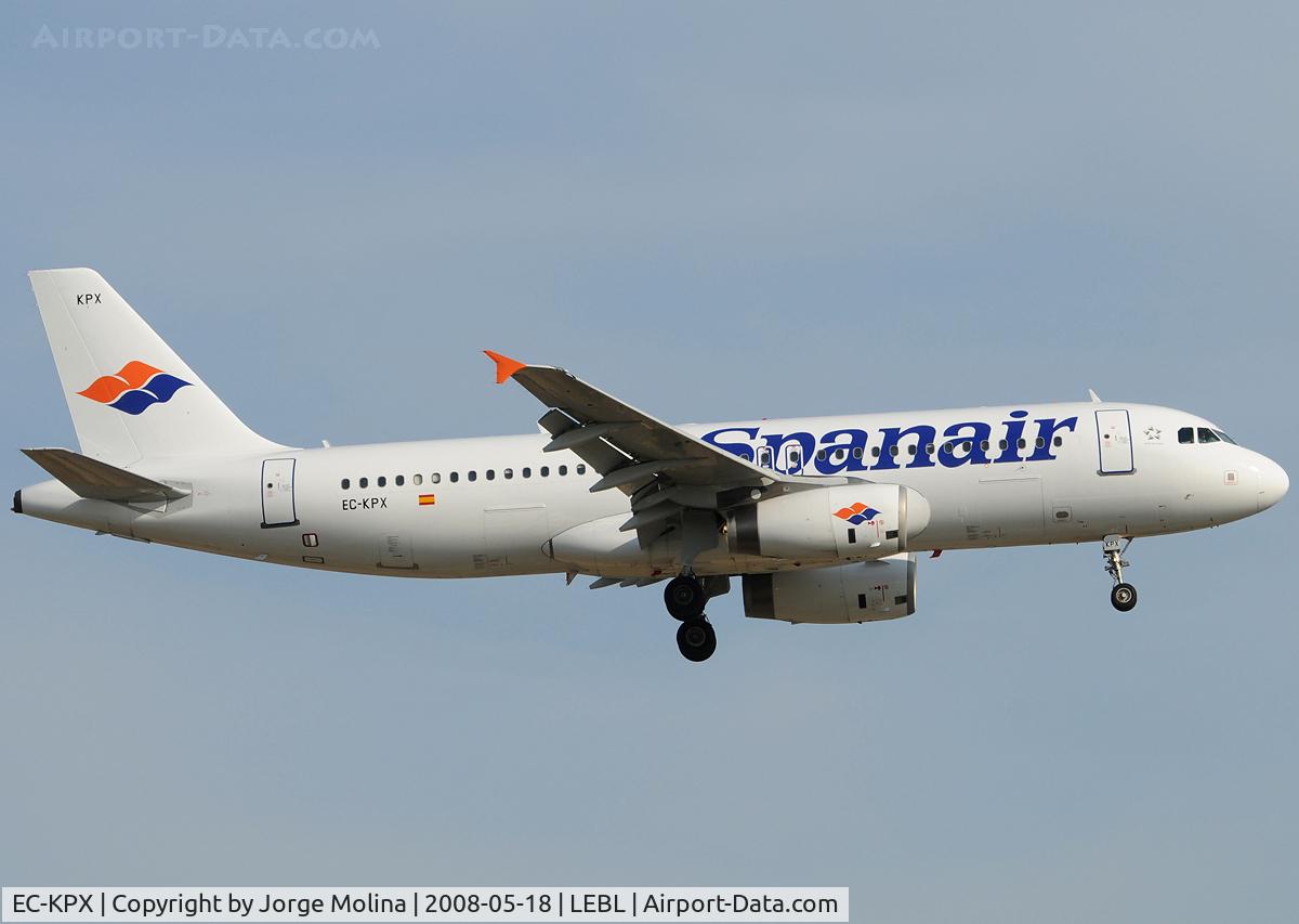 EC-KPX, 2001 Airbus A320-232 C/N 1407, Clear to land RWY 25R.