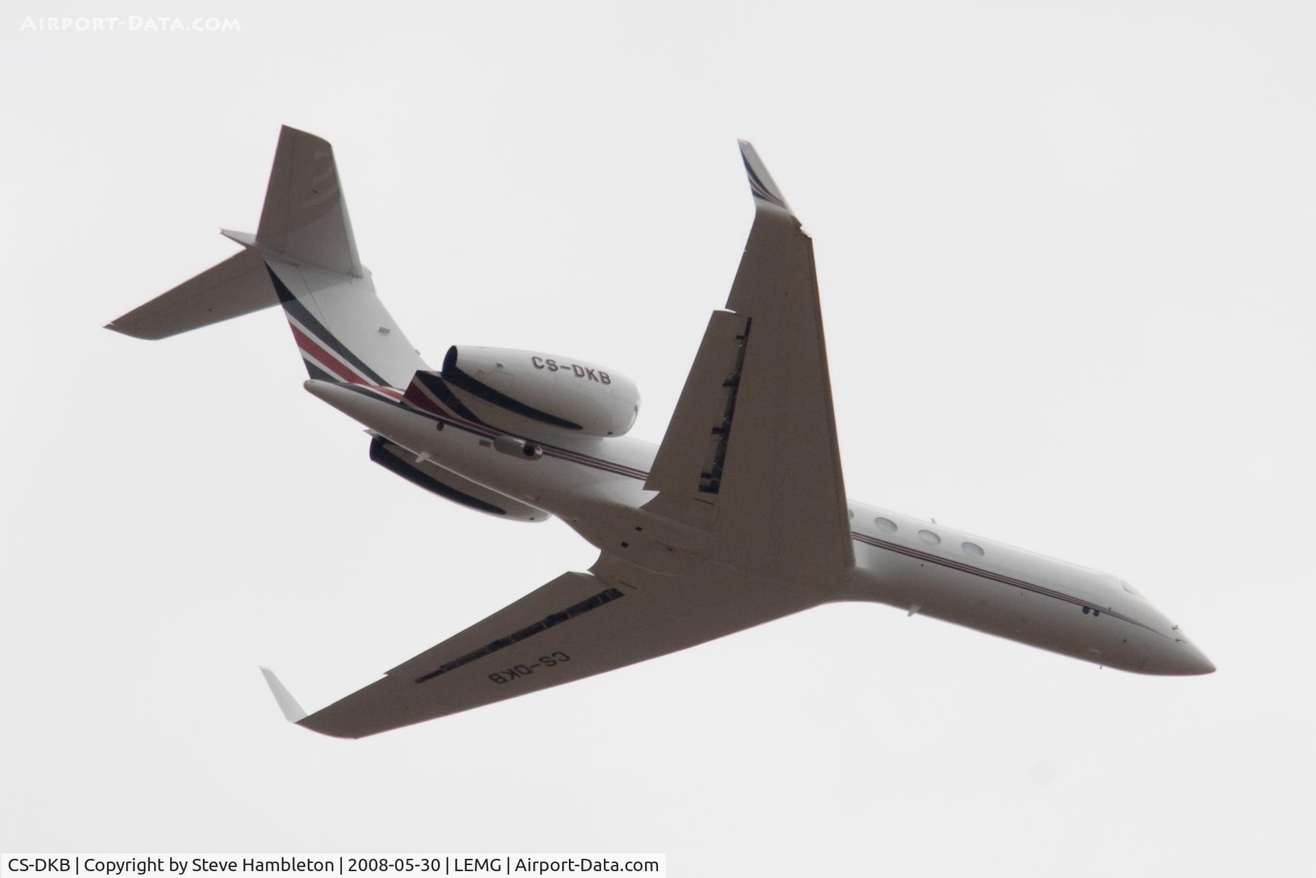 CS-DKB, Gulfstream Aerospace V C/N 642, Lowering flaps 11 miles out from Malaga
