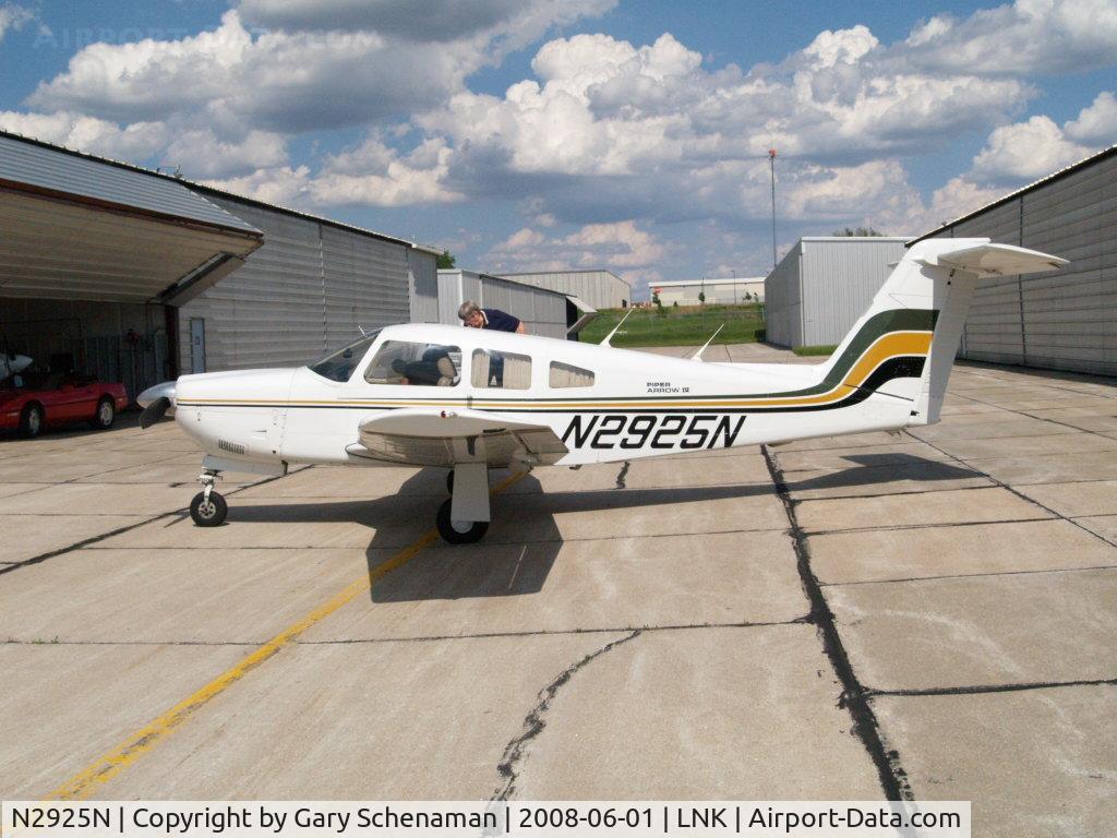 N2925N, 1979 Piper PA-28RT-201 Arrow IV C/N 28R-7918223, PUTTING PLANE BACK INTO HANGER