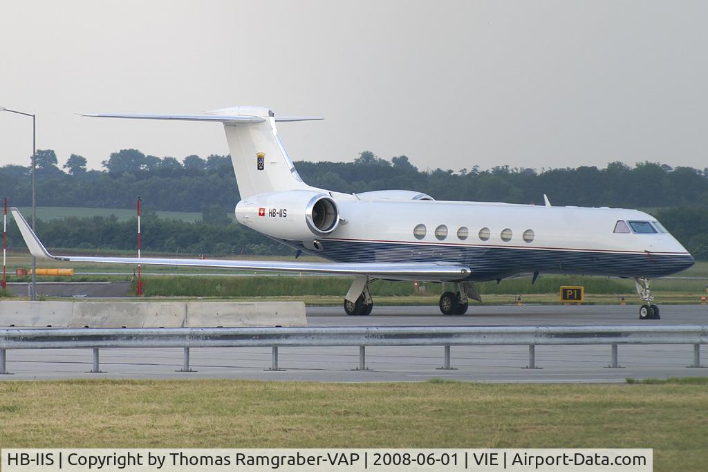 HB-IIS, 1999 Gulfstream Aerospace GV C/N 572, Jetclub Gulfstream 5