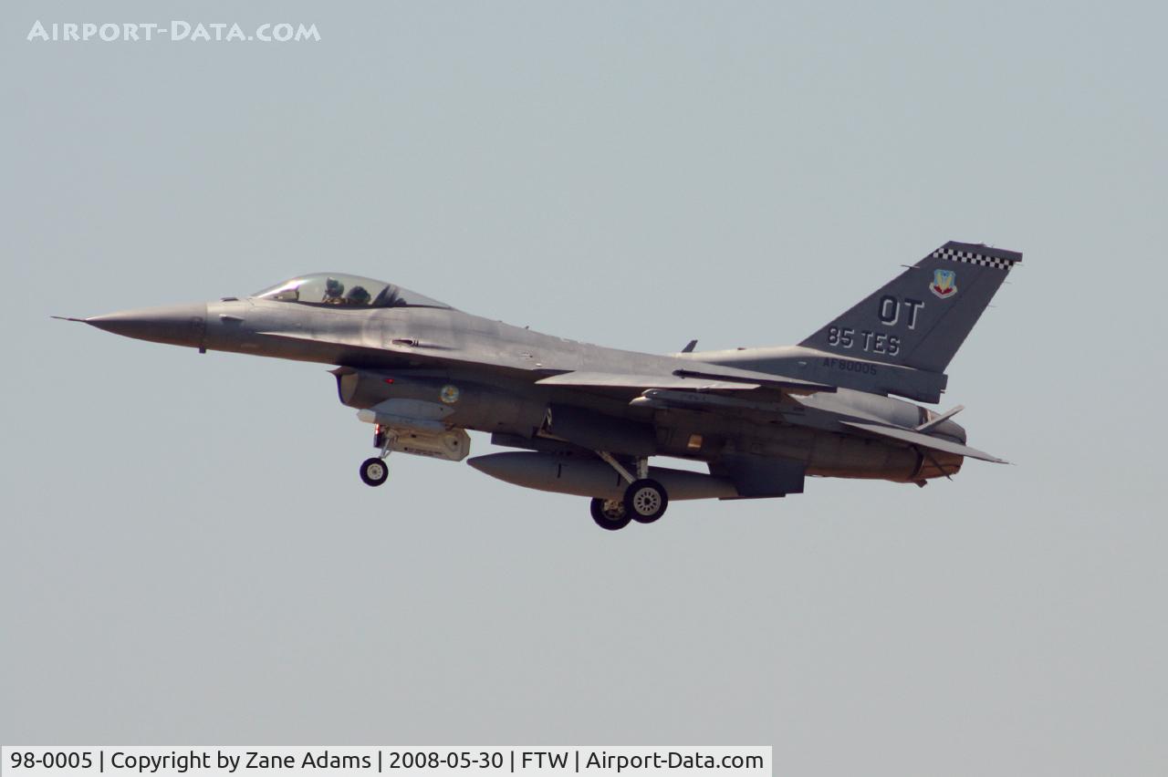 98-0005, 1998 Lockheed Martin F-16C Fighting Falcon C/N CC-216, At Meacham Field - Cowtown Warbird Roundup