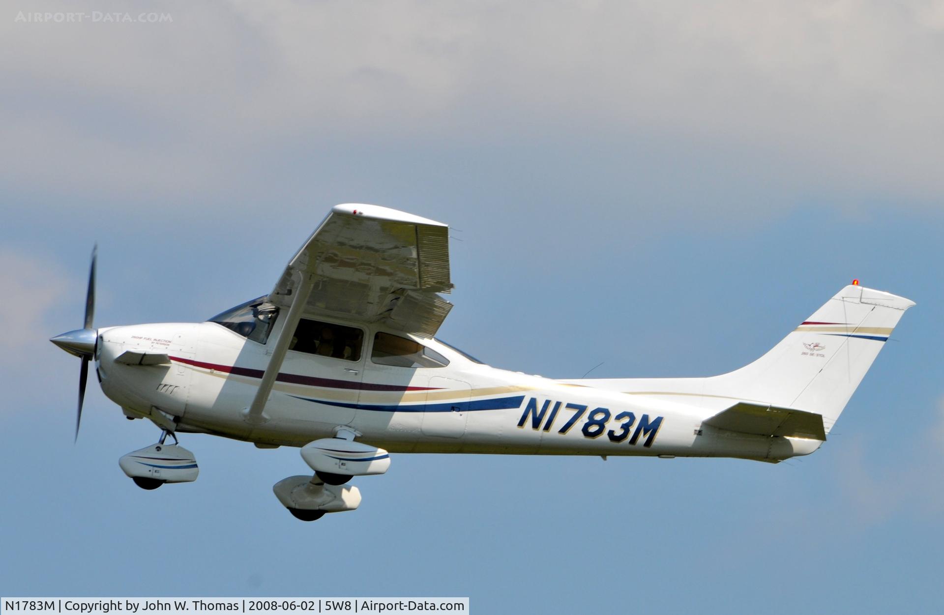 N1783M, 1975 Cessna 182P Skylane C/N 18264443, Departing runway 4