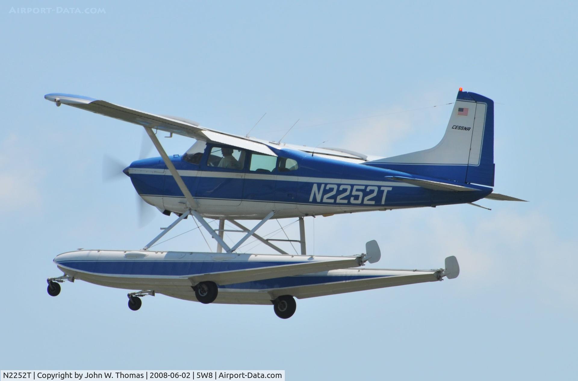 N2252T, 1968 Cessna A185E Skywagon 185 C/N 185-1410, Departing runway 4