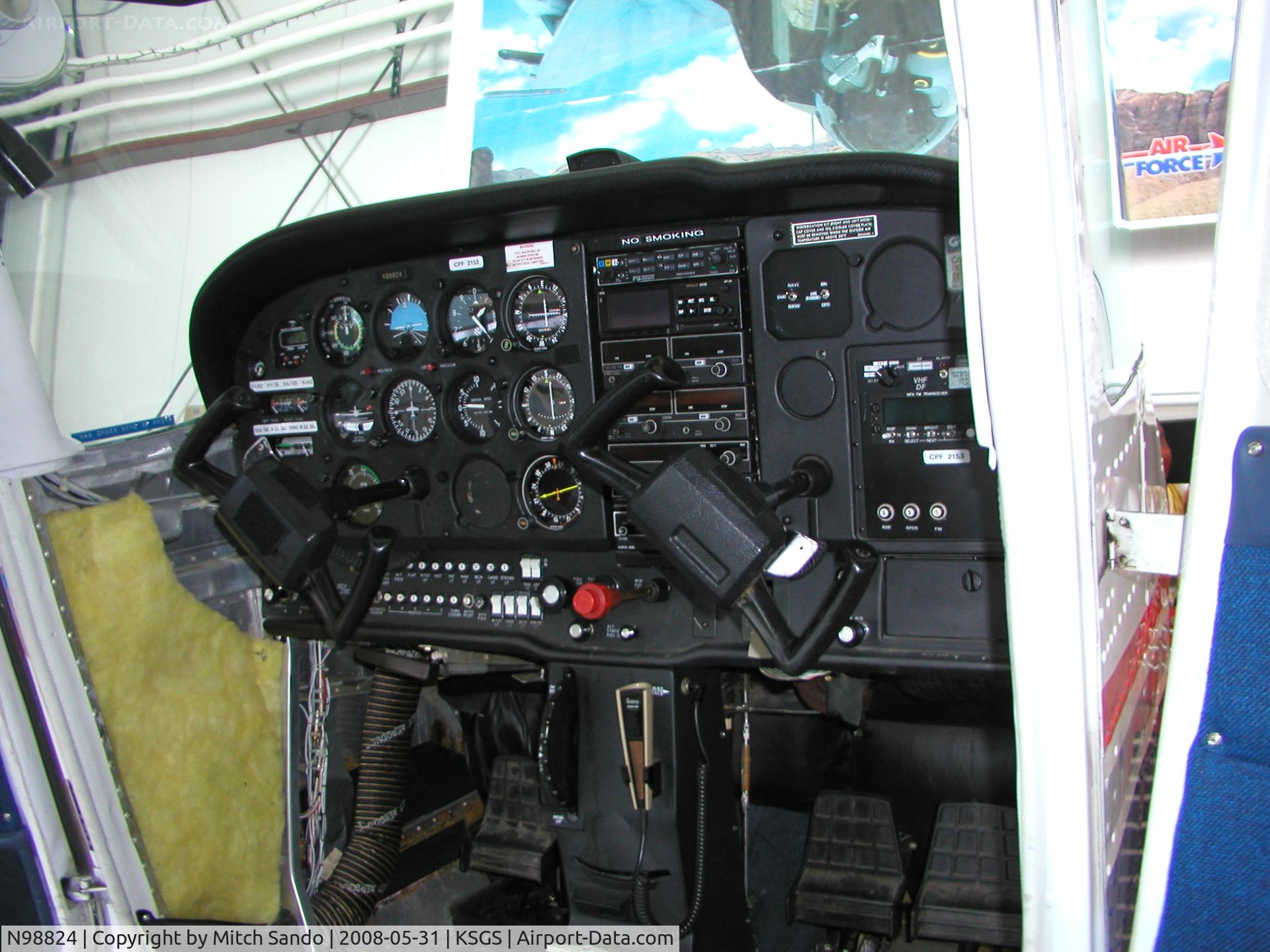 N98824, 1985 Cessna 172P C/N 17276363, Fleming Field Fly-In 2008.