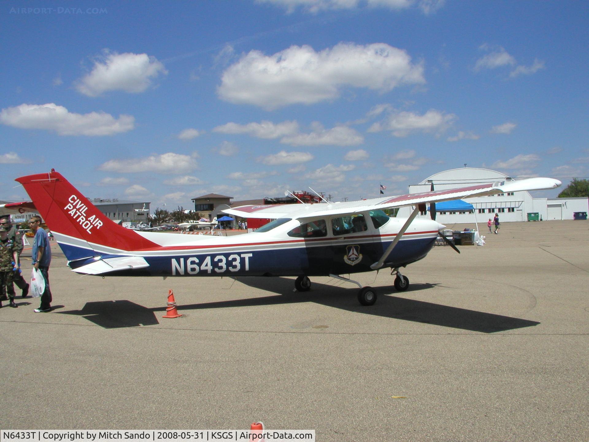 N6433T, 1985 Cessna R182 Skylane RG C/N R18202022, Fleming Field Fly-In 2008.