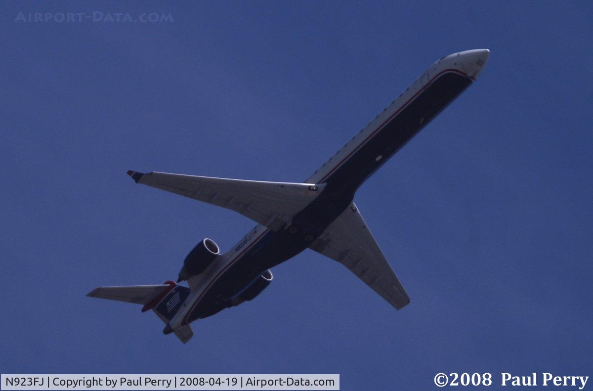 N923FJ, 2004 Bombardier CRJ-900ER (CL-600-2D24) C/N 15023, Steep climb