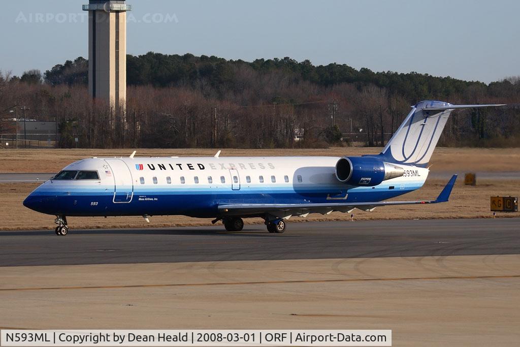 N593ML, 2001 Bombardier CRJ-200ER (CL-600-2B19) C/N 7465, United Express (Operated by Mesa Airlines) N593ML (FLT ASH7241) taxiing to RWY 23 for departure to Washington Dulles Int'l (KIAD).