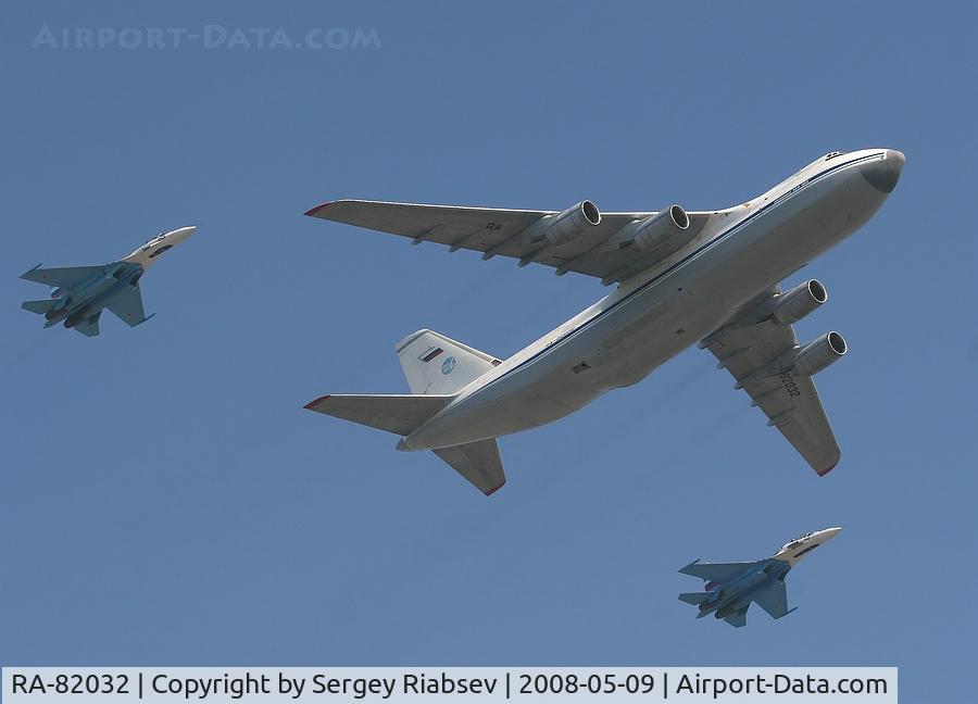 RA-82032, Antonov An-124-100 Ruslan C/N 9773052832051, Over the Moscow