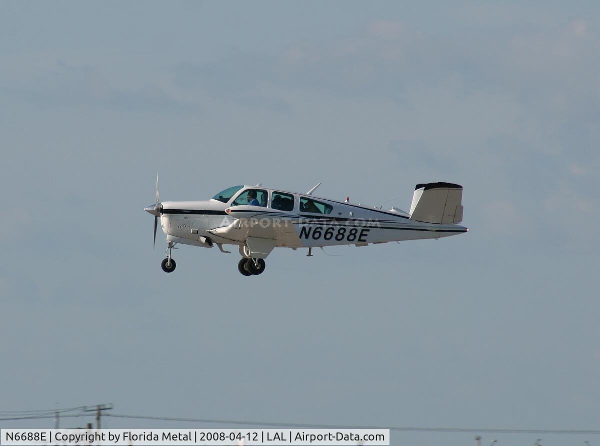 N6688E, 1979 Beech V35B Bonanza C/N D-10319, Beech V35 Bonanza