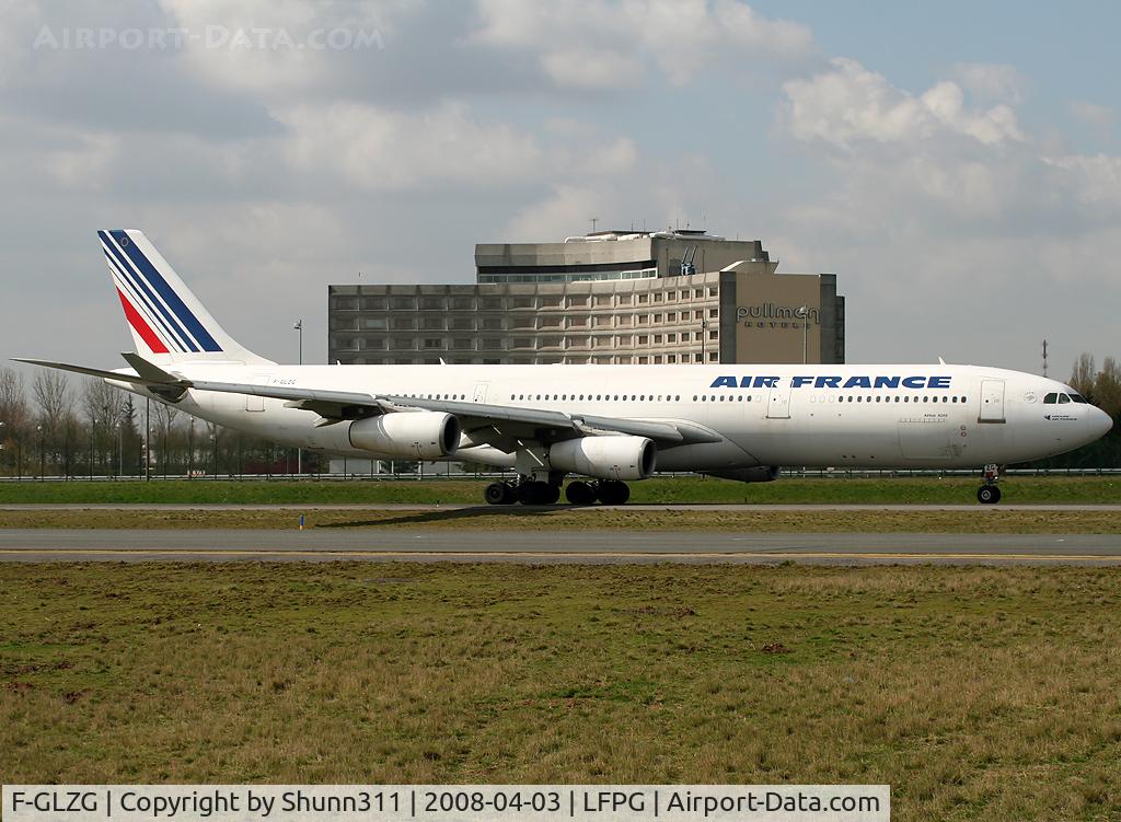 F-GLZG, 1994 Airbus A340-312 C/N 049, Taxiing on parallels runways...