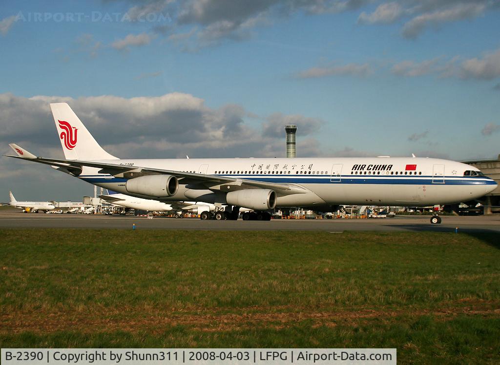 B-2390, Airbus A340-313 C/N 264, Arriving from flight...
