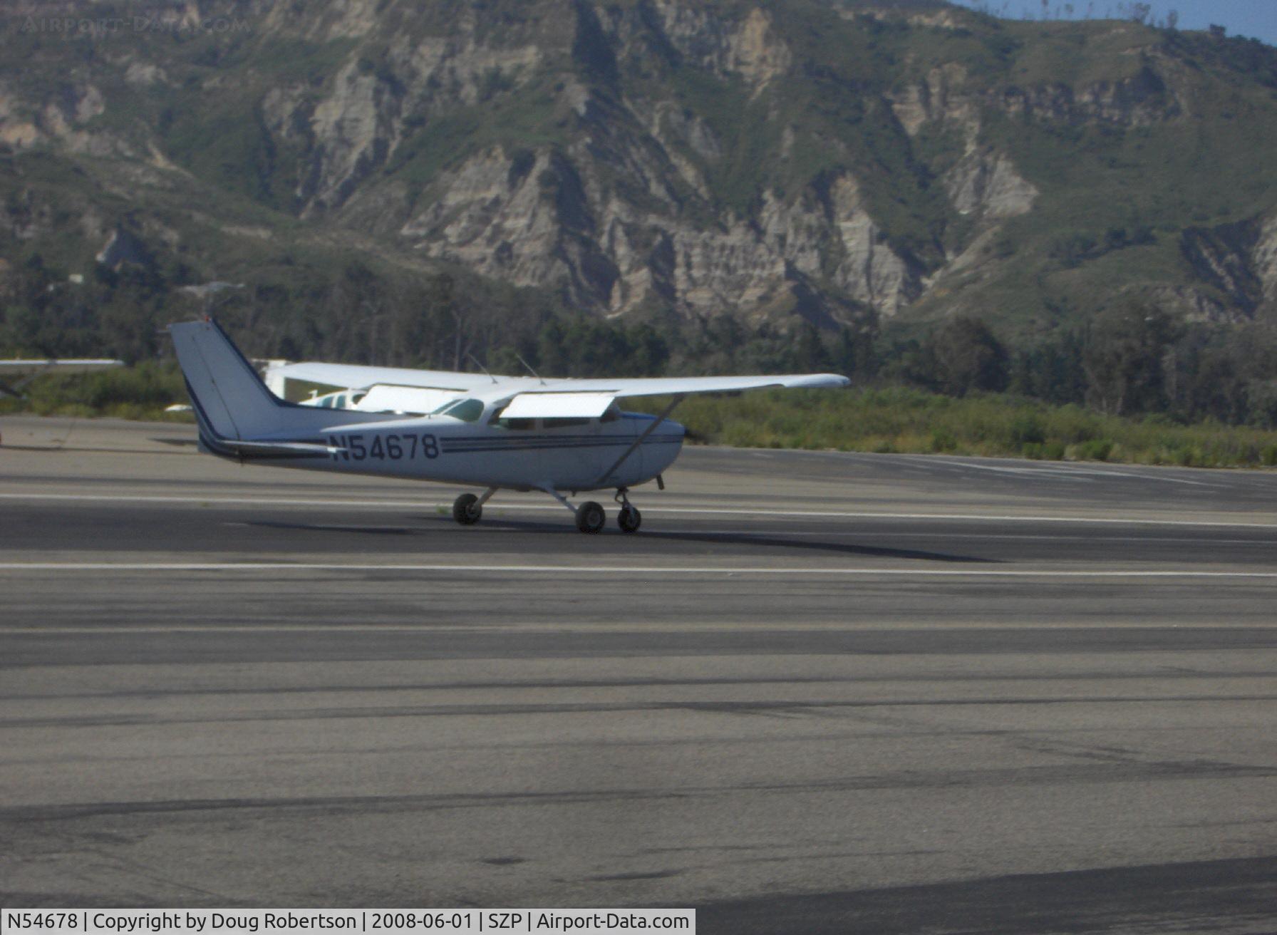 N54678, 1981 Cessna 172P C/N 17275034, 1981 Cessna 172P, Lycoming O-320-H2AD 160 Hp, landing roll Rwy 22