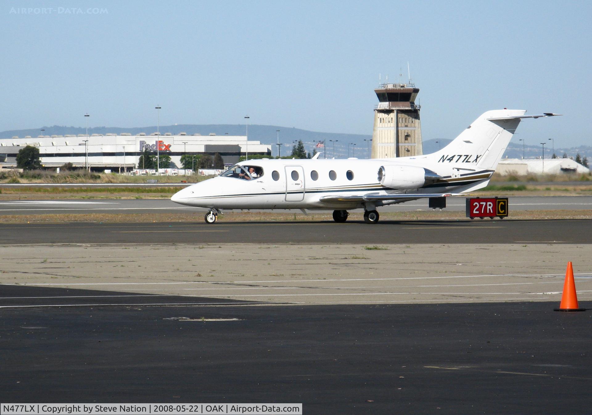 N477LX, 2004 Raytheon Beechjet 400A C/N RK-377, Flight Options Raytheon Aircraft Company 400A taxying @ Oakland, CA
