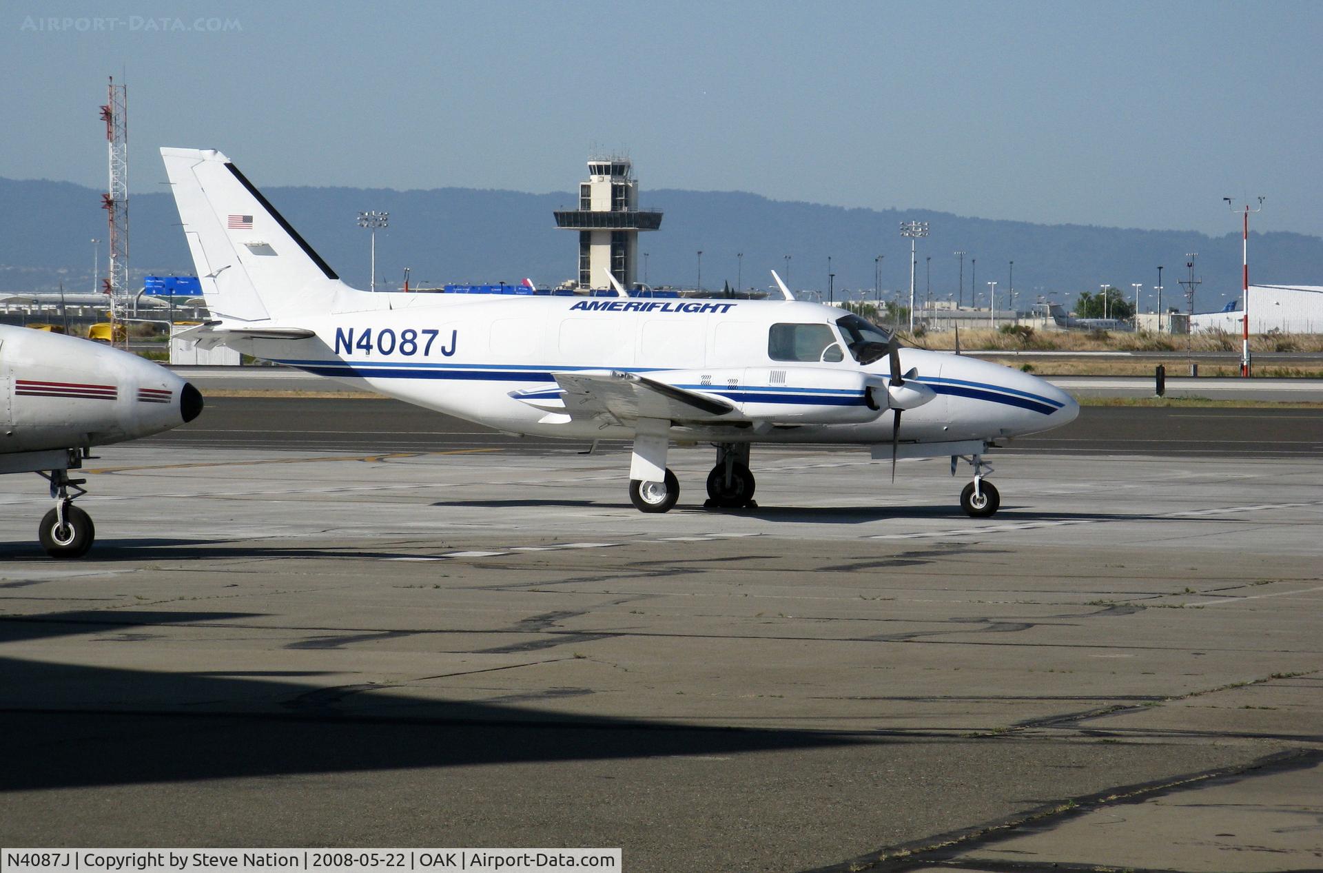N4087J, 1981 Piper PA-31-350 Chieftain C/N 31-8152128, Ameriflight 1981 Piper PA-31-350 now in blue & white colors @ Oakland, CA