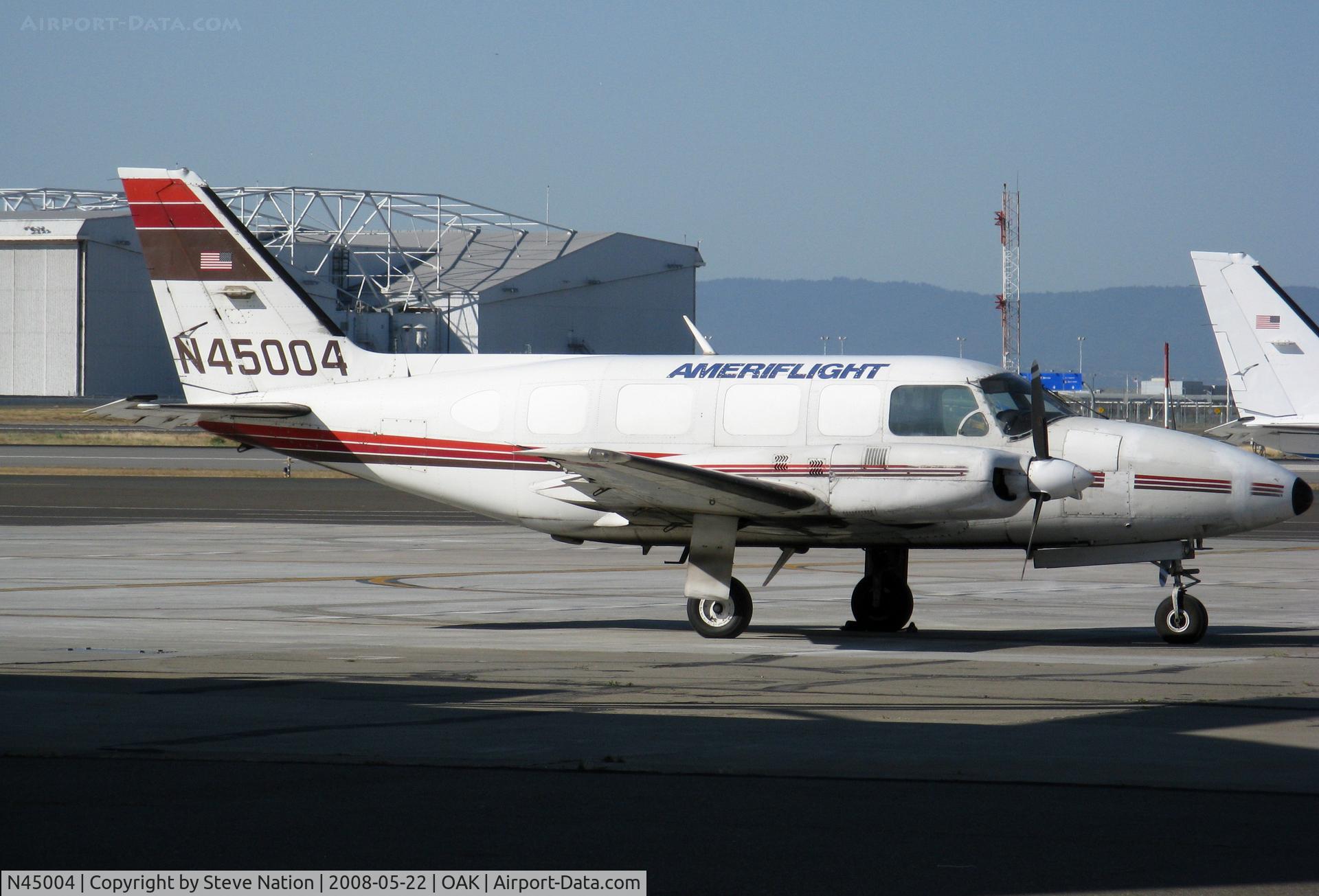 N45004, 1980 Piper PA-31-350 Chieftain C/N 31-8052163, Ameriflight 1980 Piper PA-31-350 @ Oakland, CA
