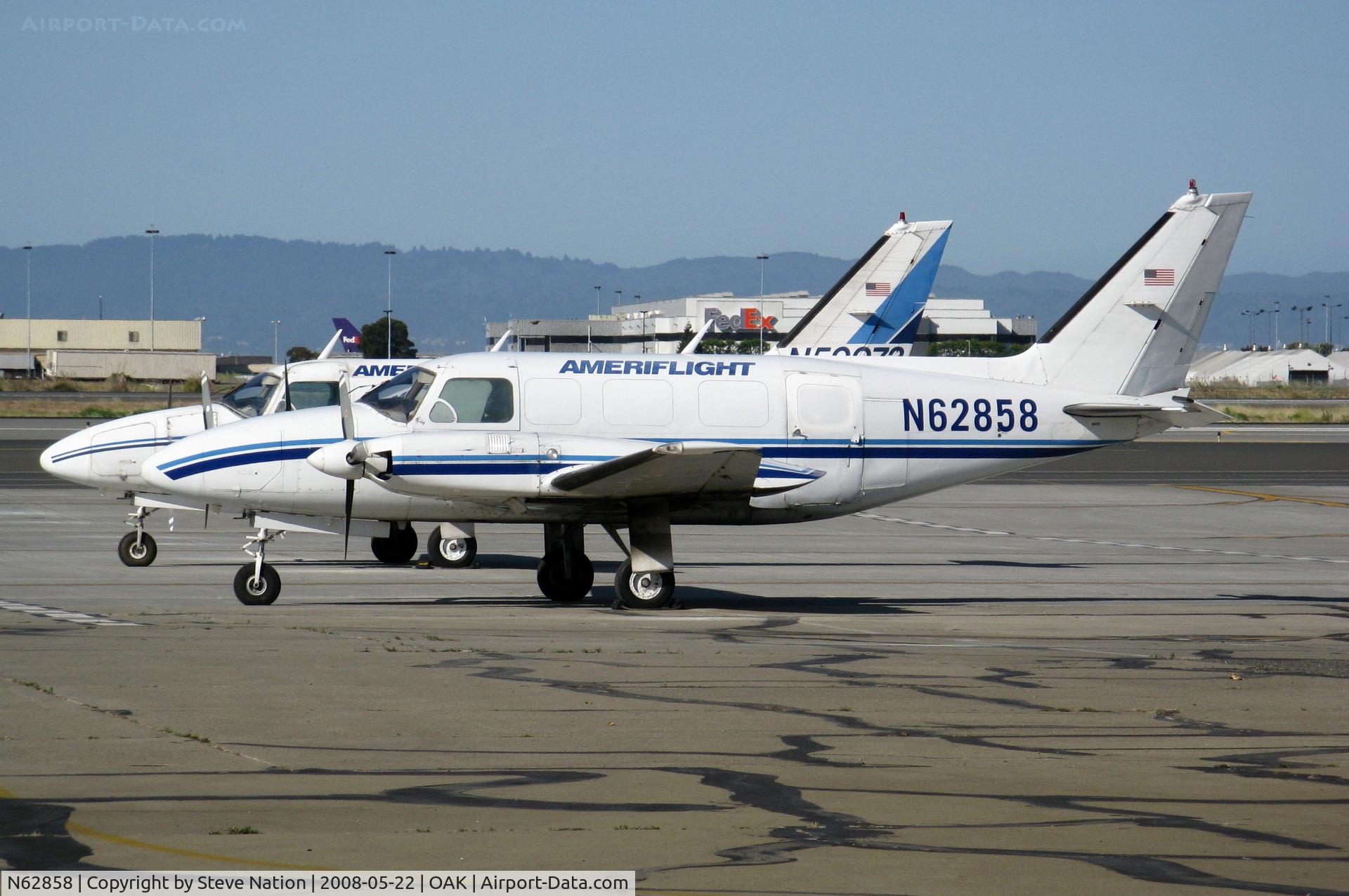 N62858, 1976 Piper PA-31-350 Chieftain C/N 31-7652115, Ameriflight 1976 Piper PA-31-350 @ Oakland, CA