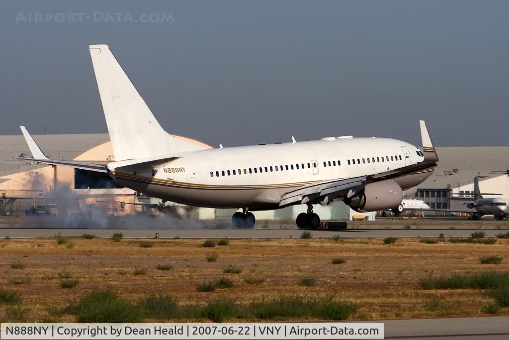 N888NY, 1999 Boeing 737-7CG BBJ C/N 30751, Clay Lacy Aviation N888NY landing on RWY 16R.