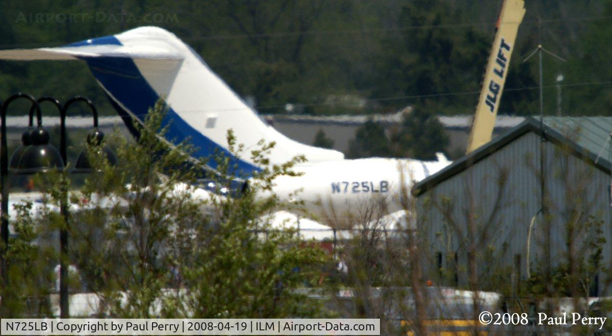 N725LB, 2003 Bombardier BD-700-1A10 Global Express C/N 9129, Tail shot
