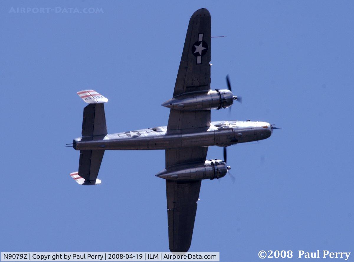 N9079Z, 1944 North American TB-25N Mitchell C/N 108-34009, Banking around again