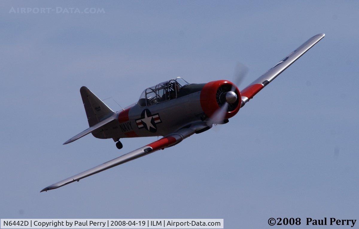 N6442D, 1959 North American SNJ-6 Texan C/N 121-43142, Coming around for another pass