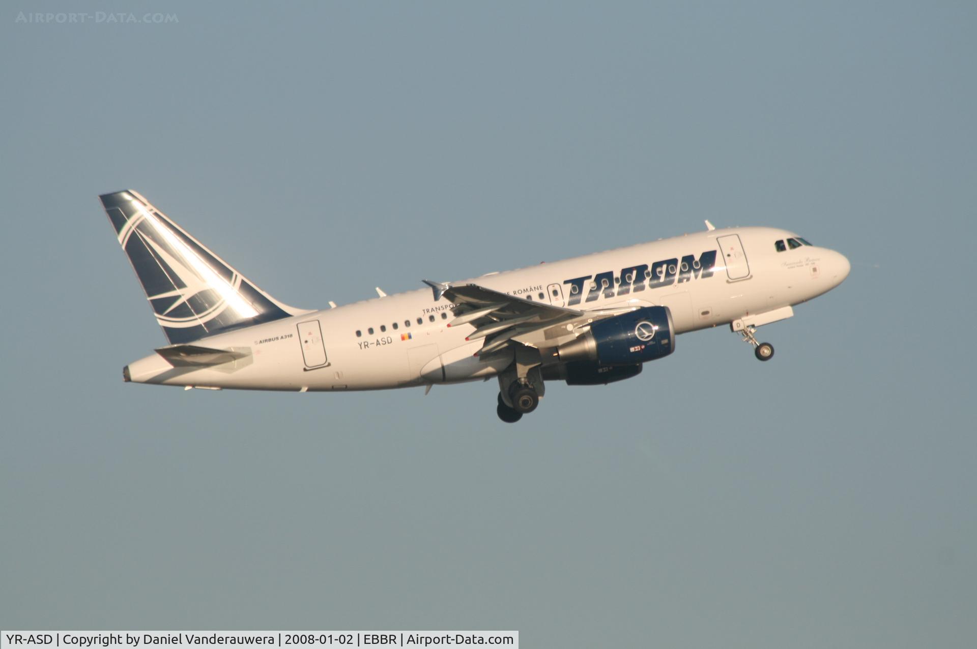 YR-ASD, 2007 Airbus A318-111 C/N 3225, flight RO371 is taking off from rwy 07R