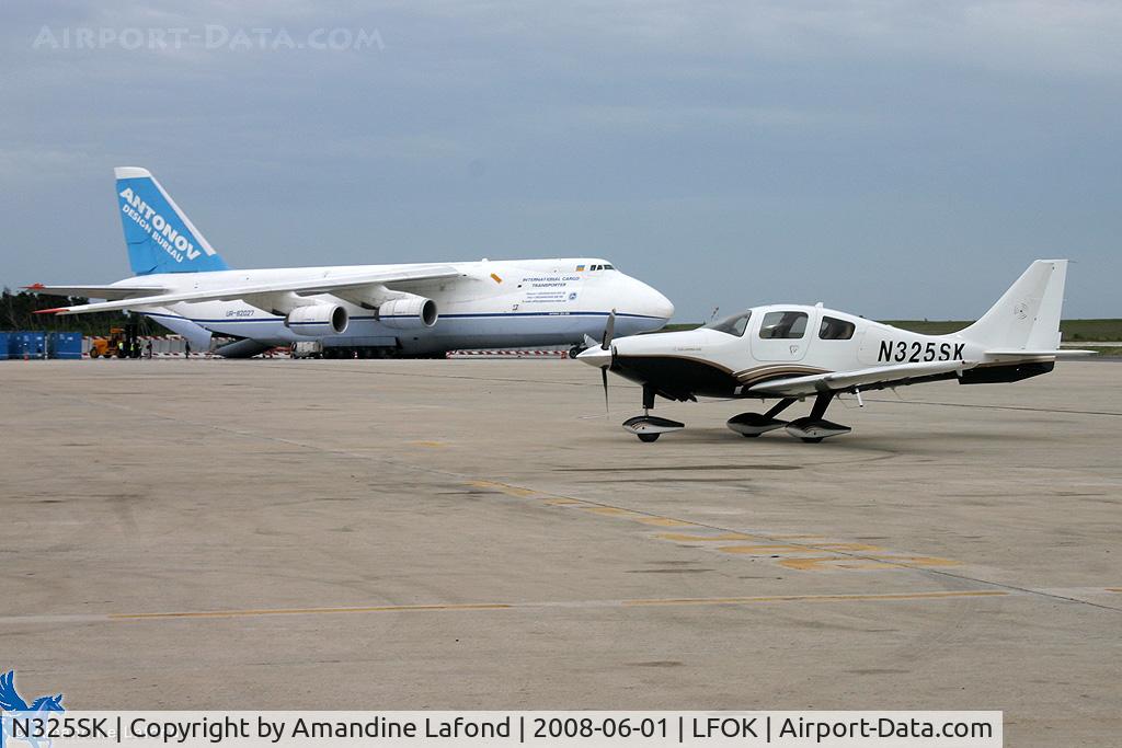 N325SK, 2005 Lancair LC41-550FG C/N 41528, With a big An124 at Vatry