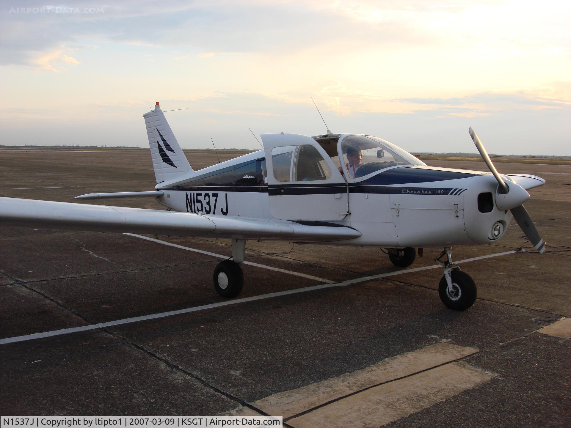 N1537J, 1968 Piper PA-28-140 C/N 28-23938, Visiting family in Arkansas.