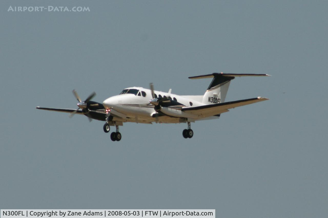 N300FL, 1998 Raytheon B200 King Air C/N BB-1629, At Meacham Field