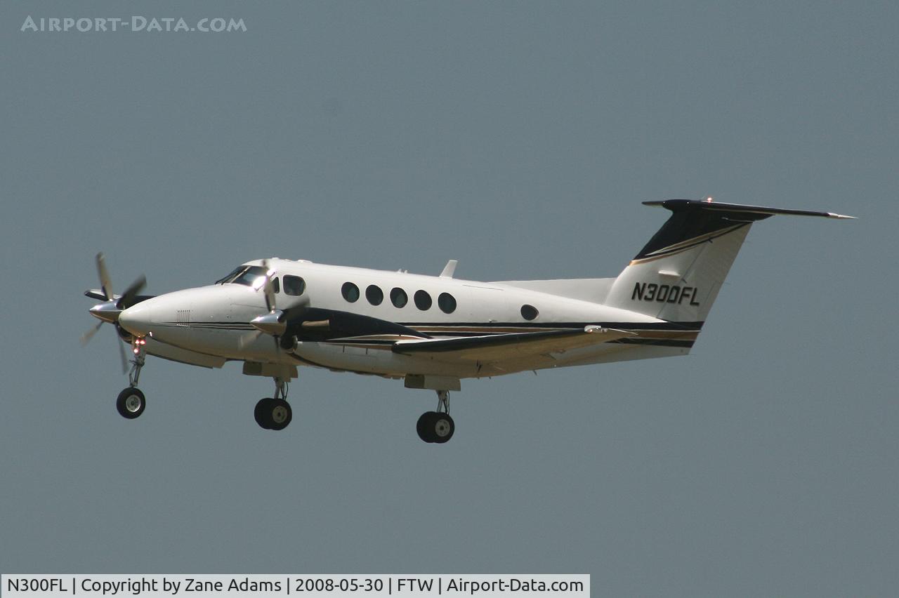 N300FL, 1998 Raytheon B200 King Air C/N BB-1629, at m