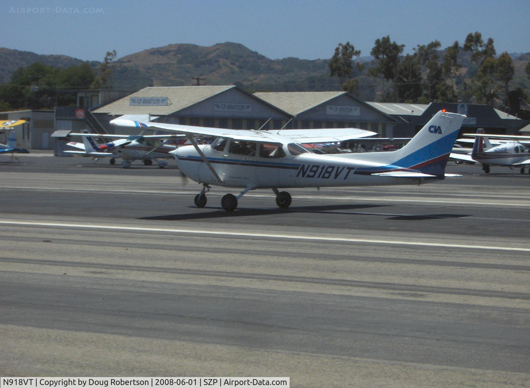 N918VT, Cessna 172P C/N 17275241, 1982 Cessna 172P, Lycoming O-320-H2AD 160 Hp, takeoff roll Rwy 22