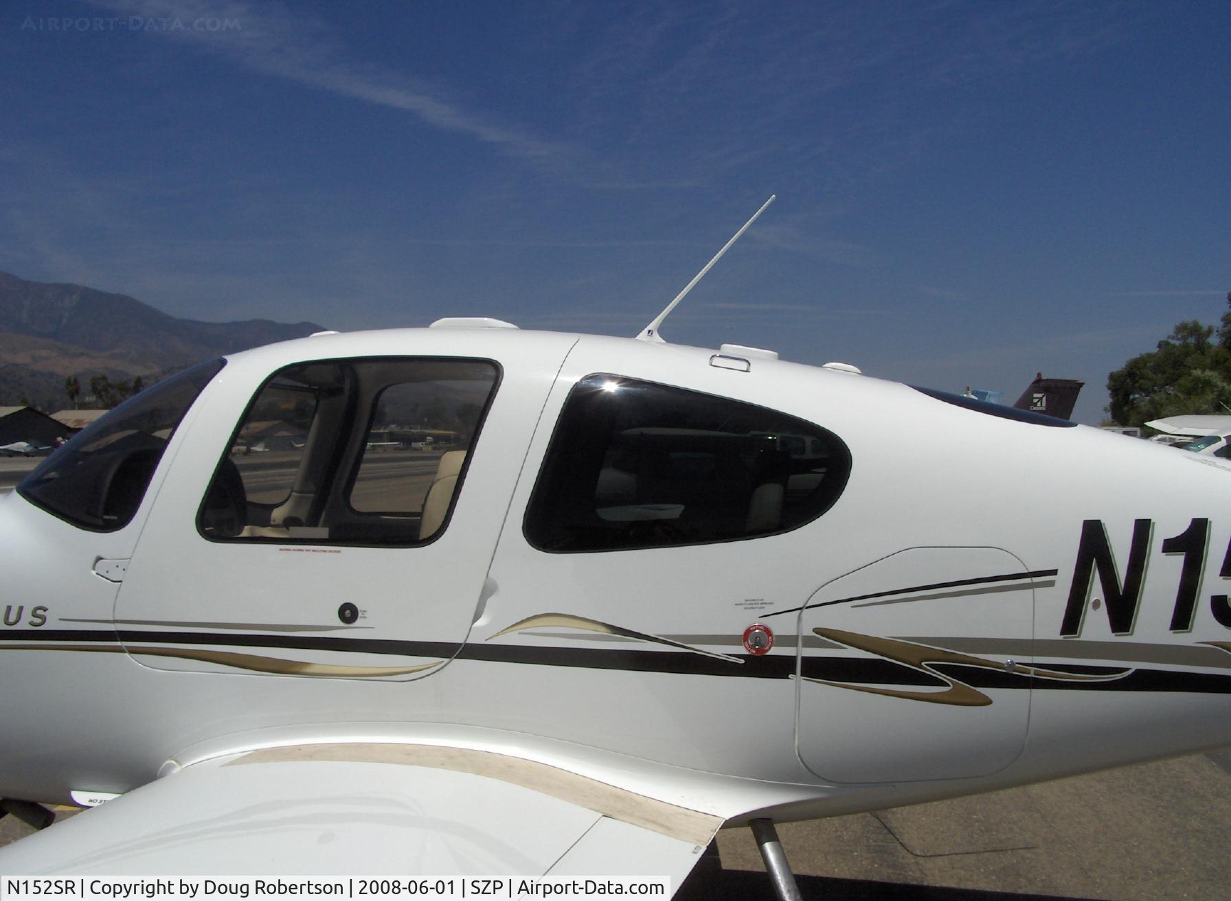 N152SR, 2006 Cirrus SR22 GTS C/N 1940, 2006 Cirrus SR22 GTS, Continental IO-550-N 310 Hp. five antennas