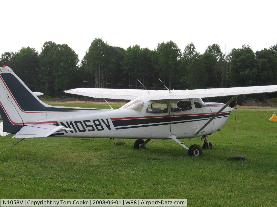 N1058V, 1976 Cessna R172K Hawk XP C/N R1722097, 172XP
