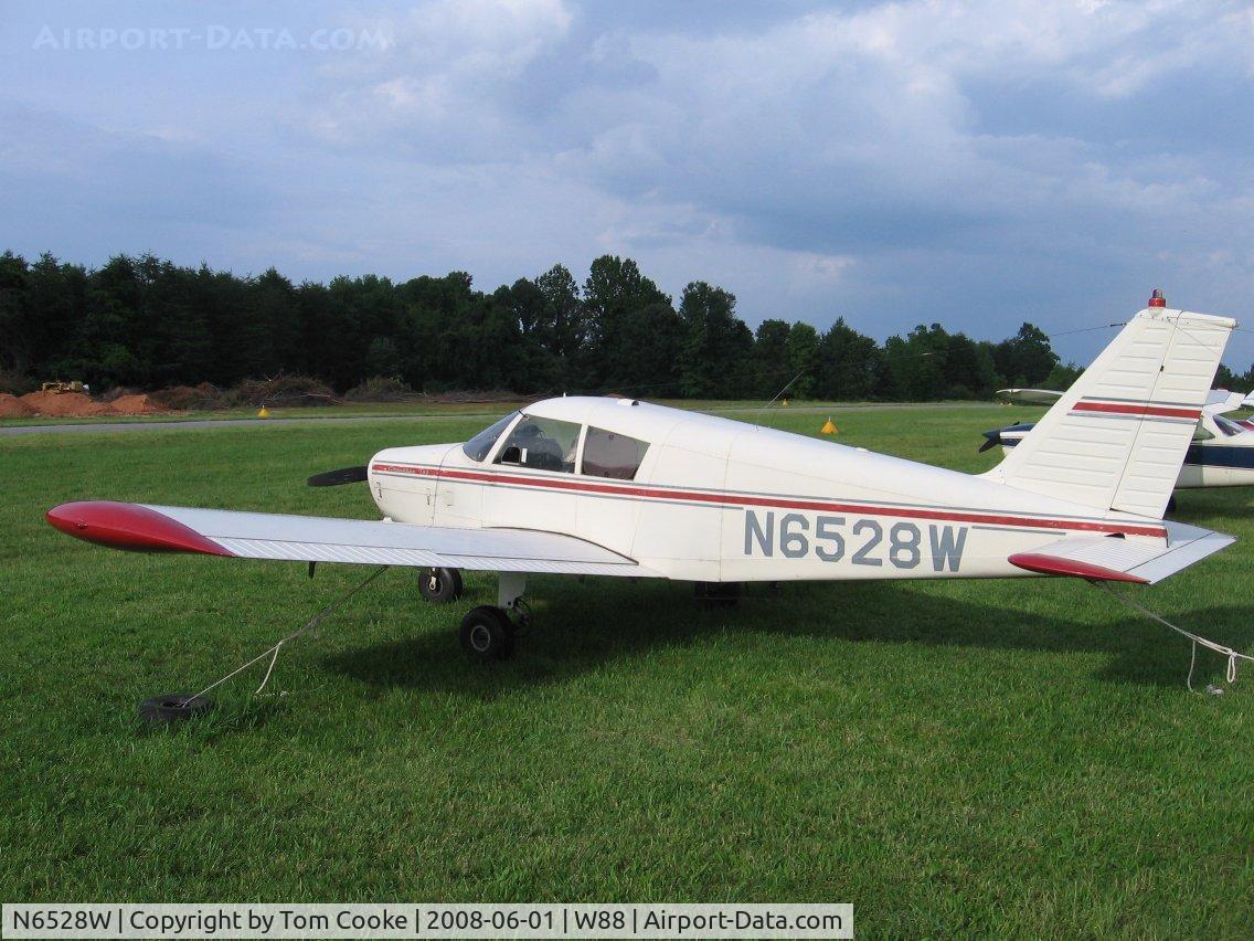 N6528W, 1964 Piper PA-28-140 C/N 28-20607, Cherokee