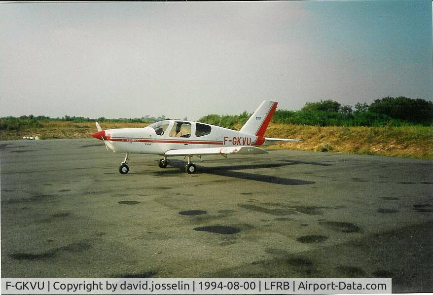 F-GKVU, Socata TB-9 Tampico C/N 1313, tb 9 de l'EPA Brest