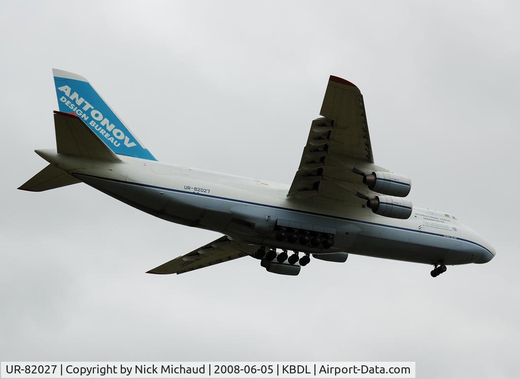 UR-82027, 1990 Antonov An-124-100 Ruslan C/N 19530502288, Heavy An124 on final for runway 6.