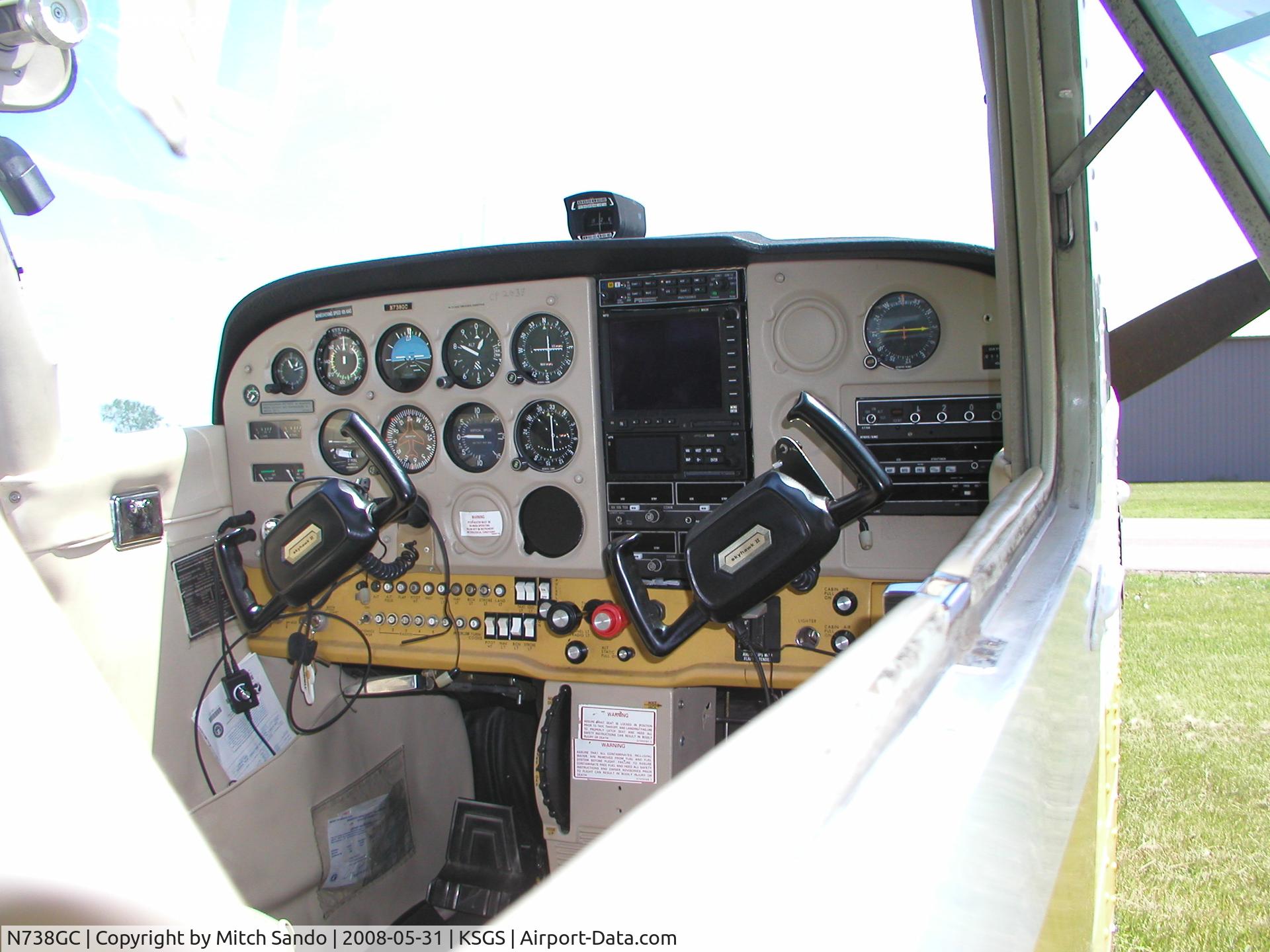 N738GC, 1977 Cessna 172N C/N 17269958, Fleming Field Fly-In 2008.