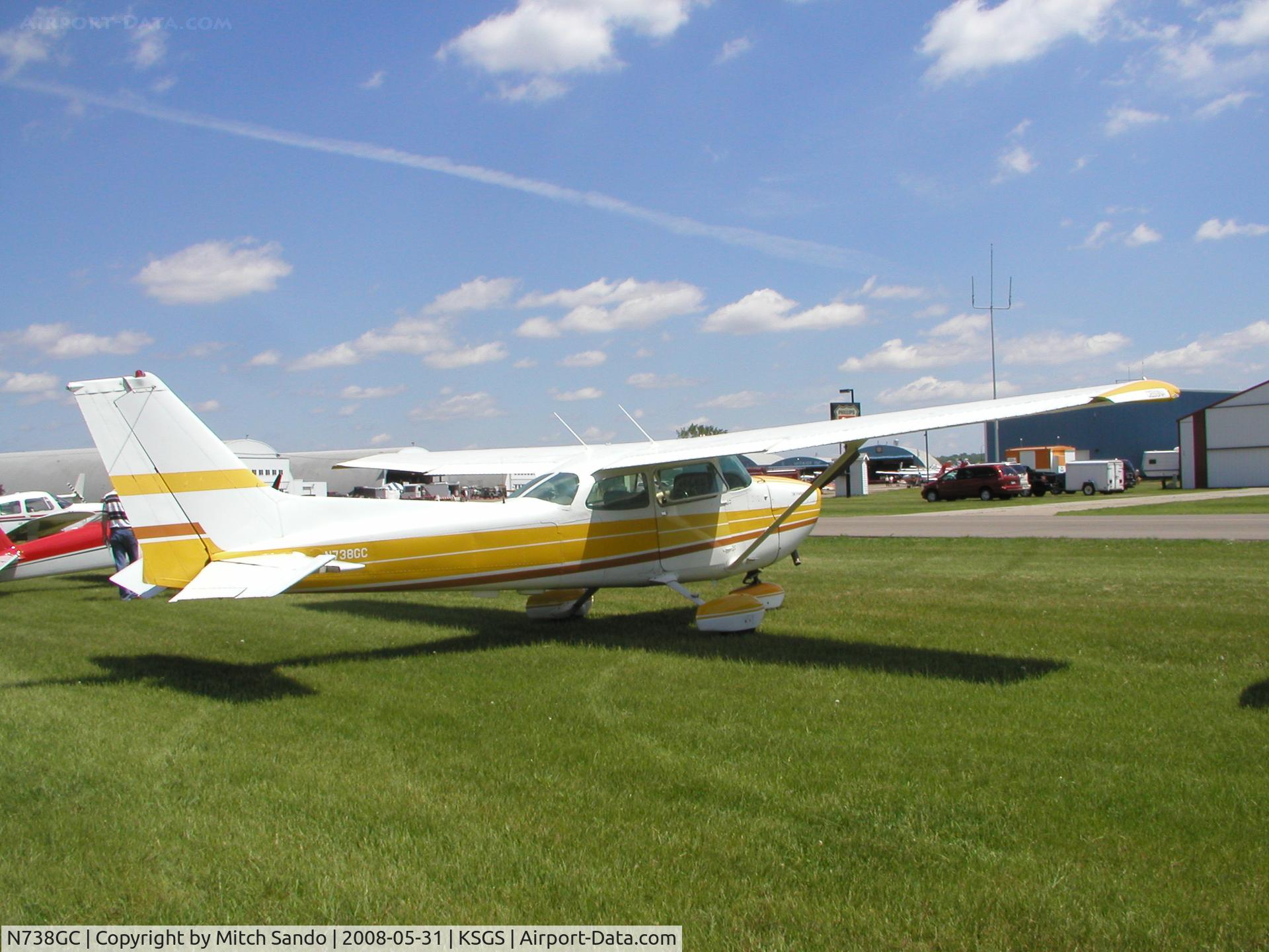 N738GC, 1977 Cessna 172N C/N 17269958, Fleming Field Fly-In 2008.