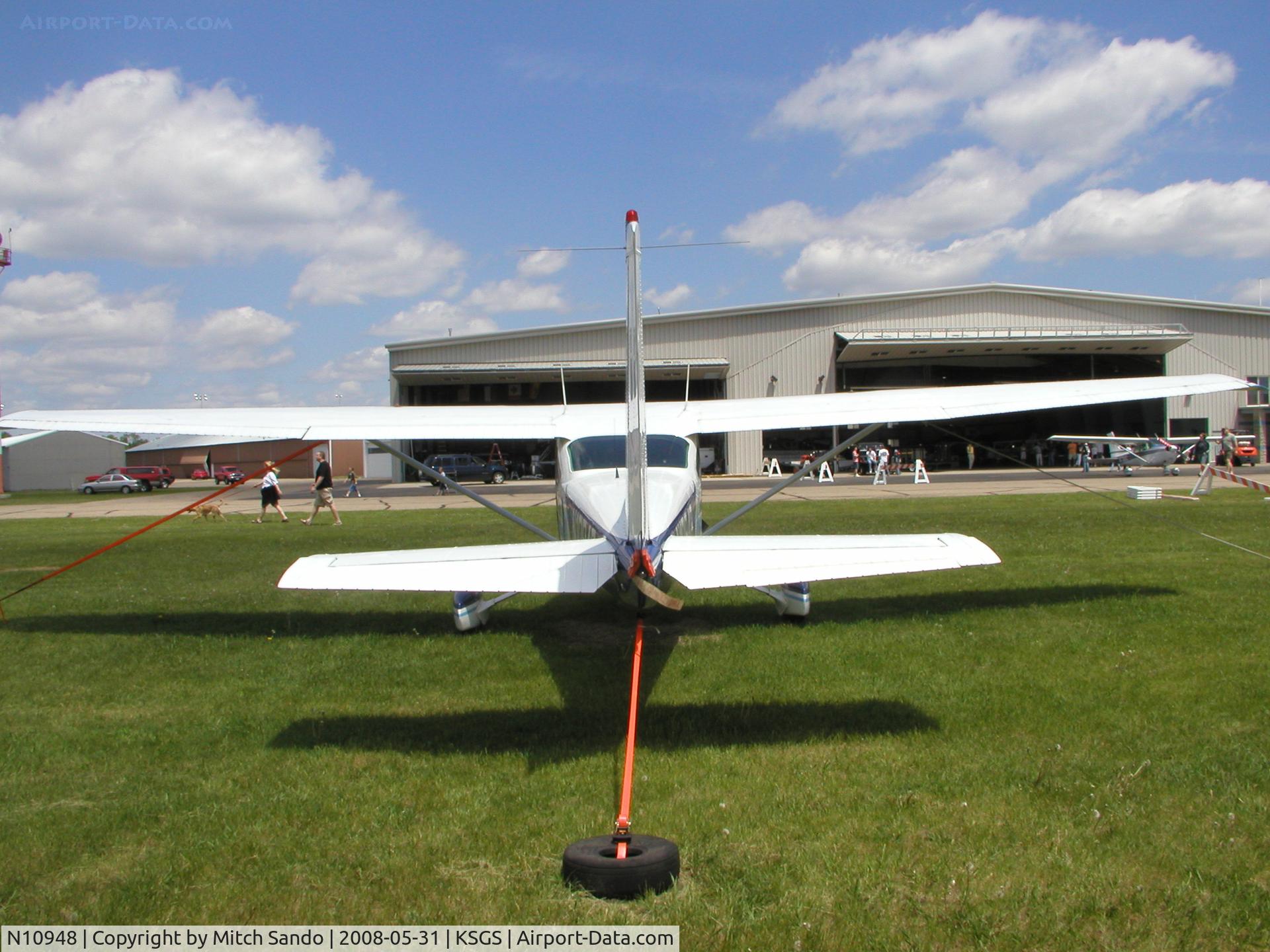 N10948, 1977 Cessna 182Q Skylane C/N 18266102, Fleming Field Fly-In 2008.