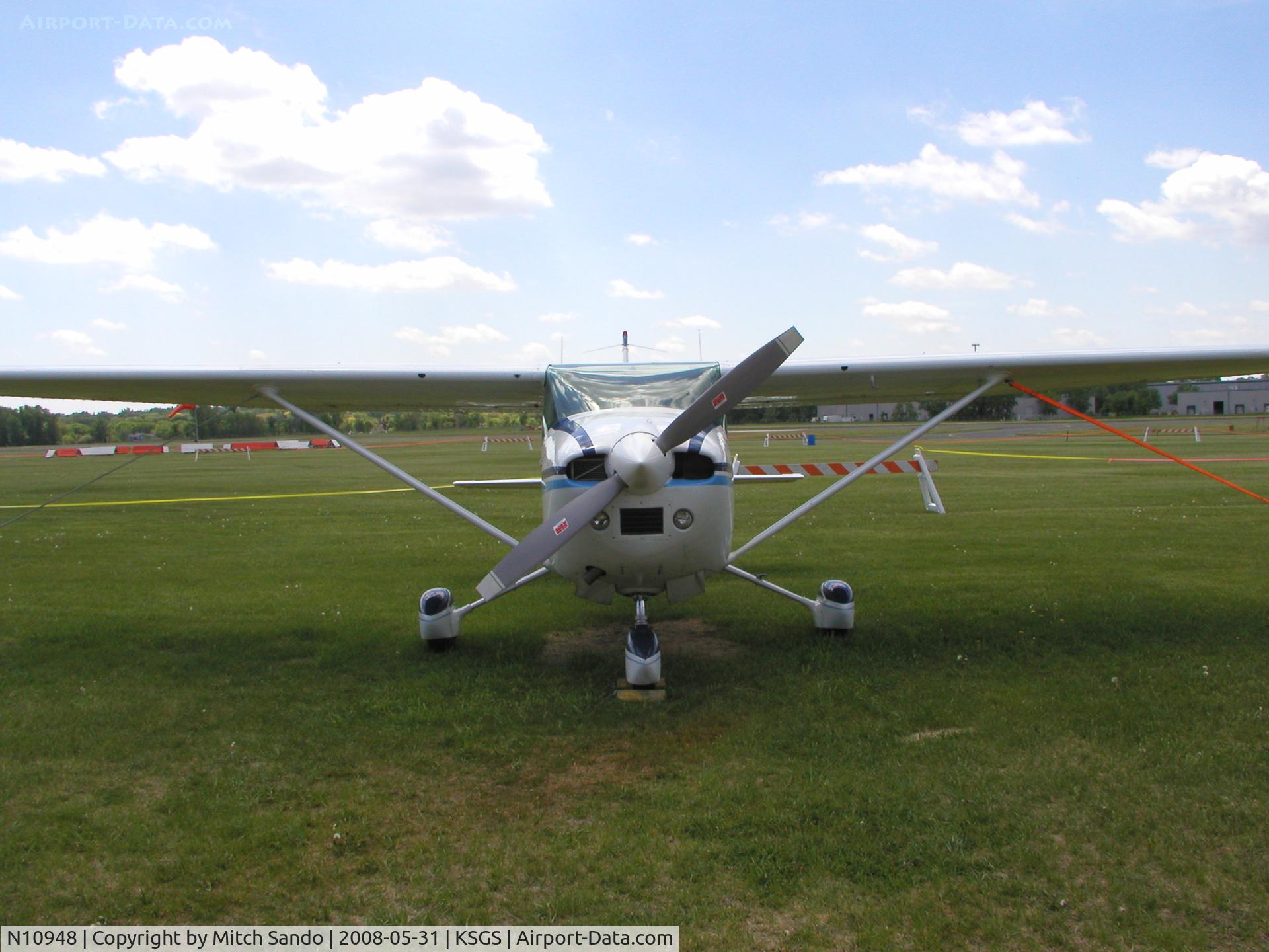 N10948, 1977 Cessna 182Q Skylane C/N 18266102, Fleming Field Fly-In 2008.