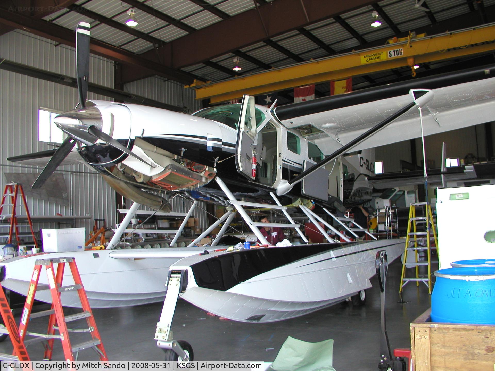 C-GLDX, 2003 Cessna 208 Caravan I C/N 20800366, Fleming Field Fly-In 2008.